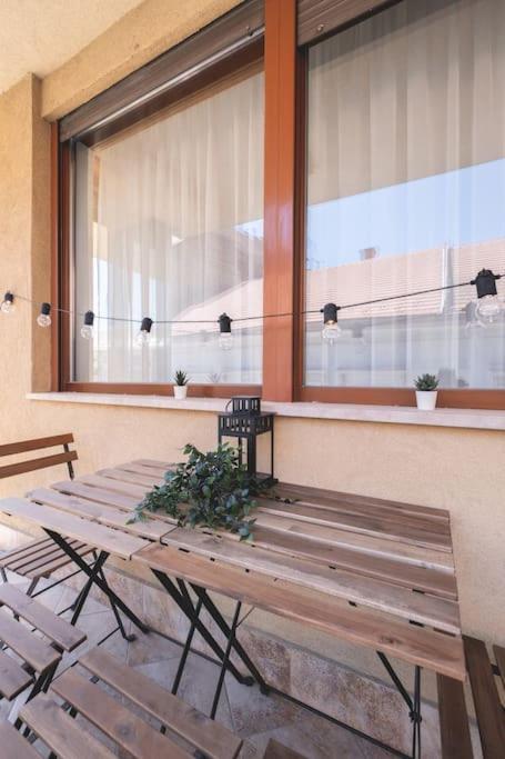Bright Downtown Balcony Retreat Apartman Budapest