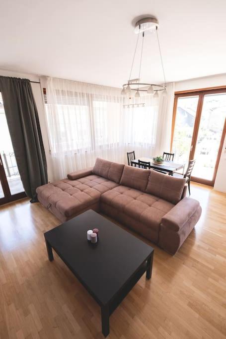 Bright Downtown Balcony Retreat Appartement *